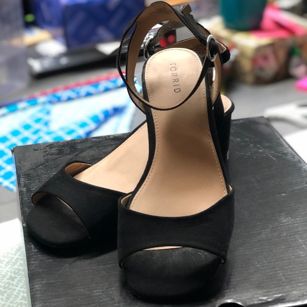 Torrid - BLACK FAUX SUEDE BLOCK HEEL